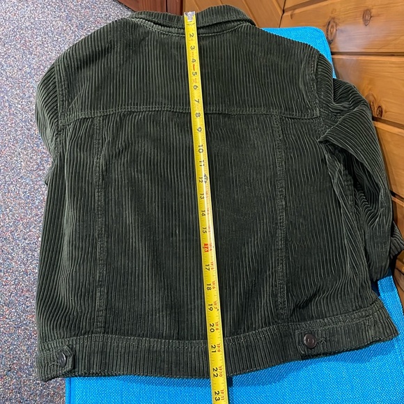 Ladies forest green blazer size medium. Good condition. - Picture 8 of 9